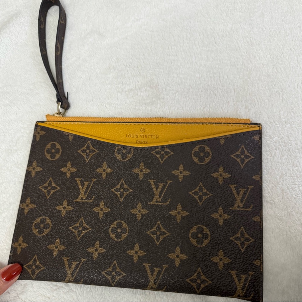 Luis Vuitton clutch